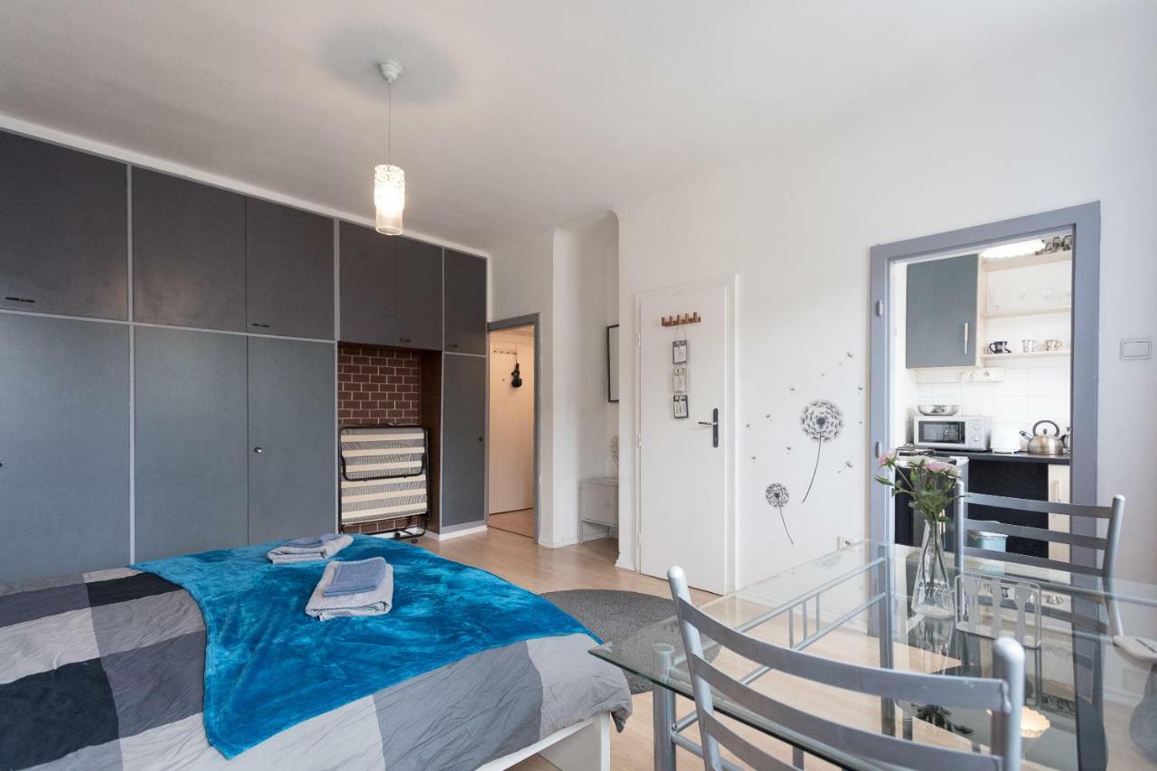 Cute Red Star Center Appartement