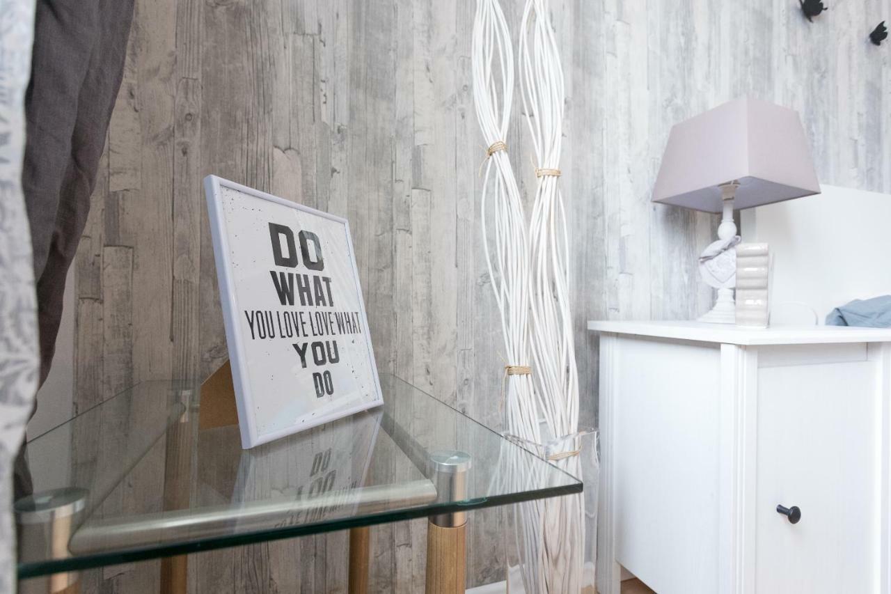 Cute Red Star Center Appartement *