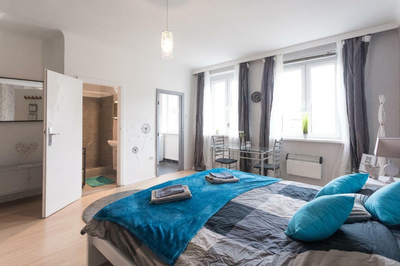 Cute Red Star Center Appartement Wenen